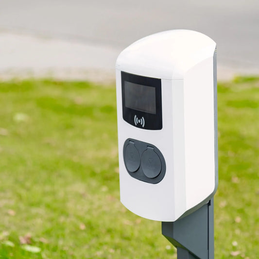 Overzicht van top 5 laadpalen voor thuisgebruik naast elektrische voertuigen