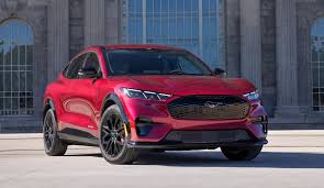 Ford Mustang Mach-E en Kuga PHEV opladen met Type 2 laadkabel en laadstation