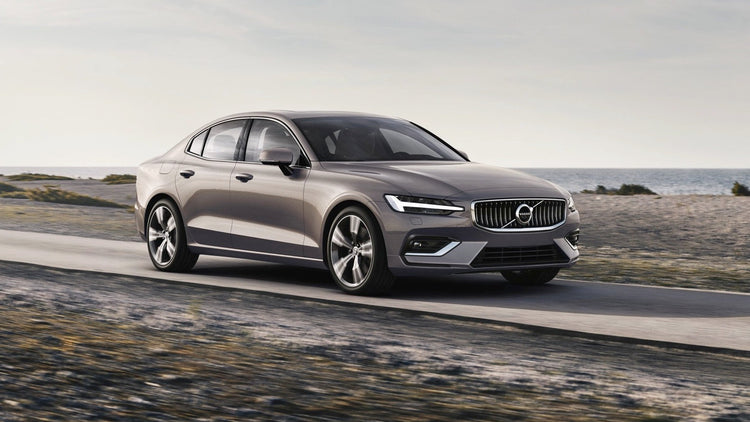 Volvo C40 Recharge aangesloten op slimme laadpaal