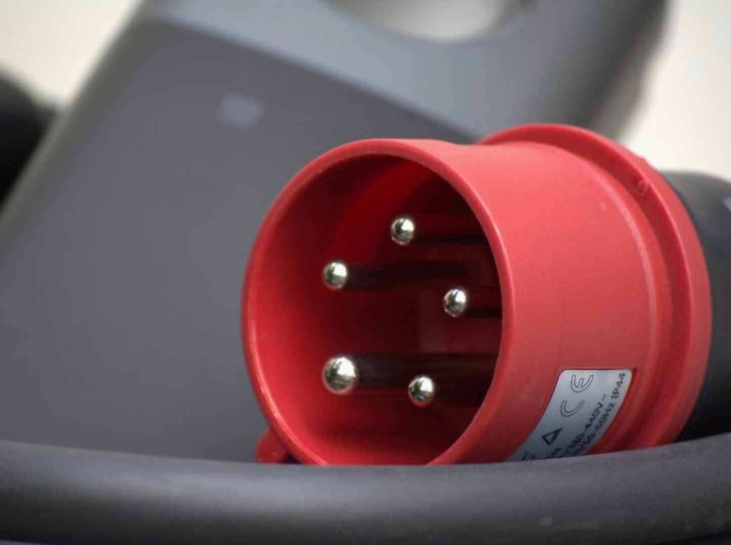 EVshield® PLUS – De Stijlvolle Vaste Laadoplossing voor Krachtstroom Thuisladers