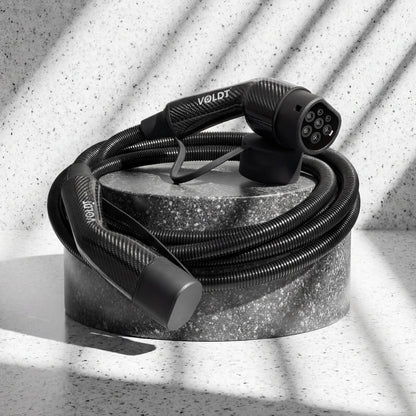 Technische specificaties van de Voldt Type 2 Carbon Fibre laadkabel, waaronder 22kW, 32A en IP67 bescherming.